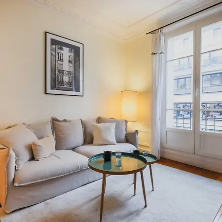 Charming With Balcony -2br-4p- Madeleine דירה