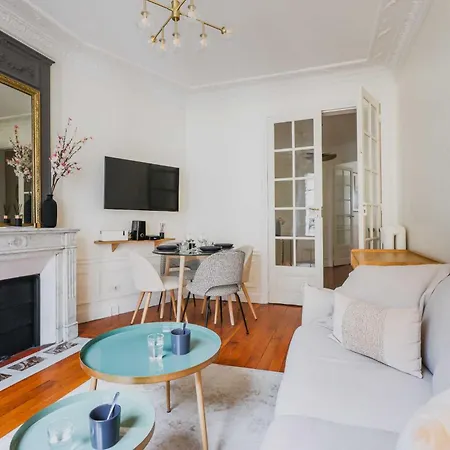 Charming With Balcony -2br-4p- Madeleine דירה *