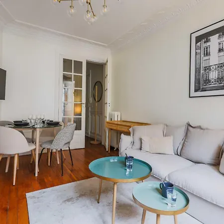 Charming With Balcony -2br-4p- Madeleine * פריז