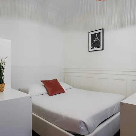 Charming With Balcony -2br-4p- Madeleine * פריז